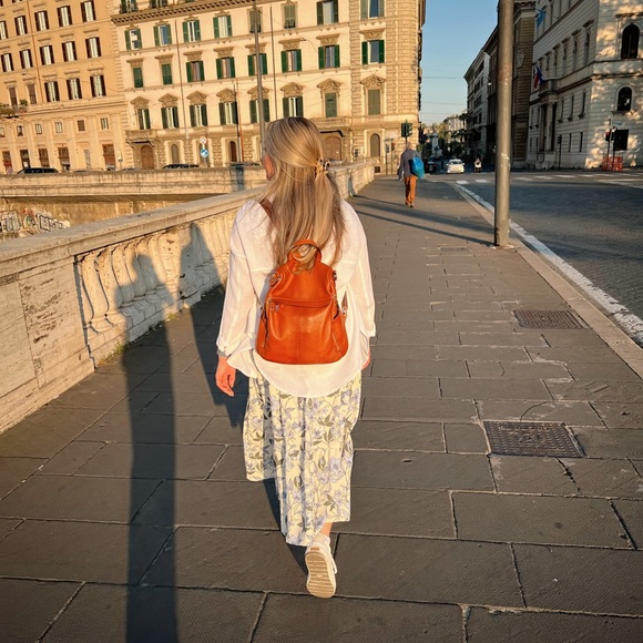 Meet your Posher, Sara - Picture 3 of 7